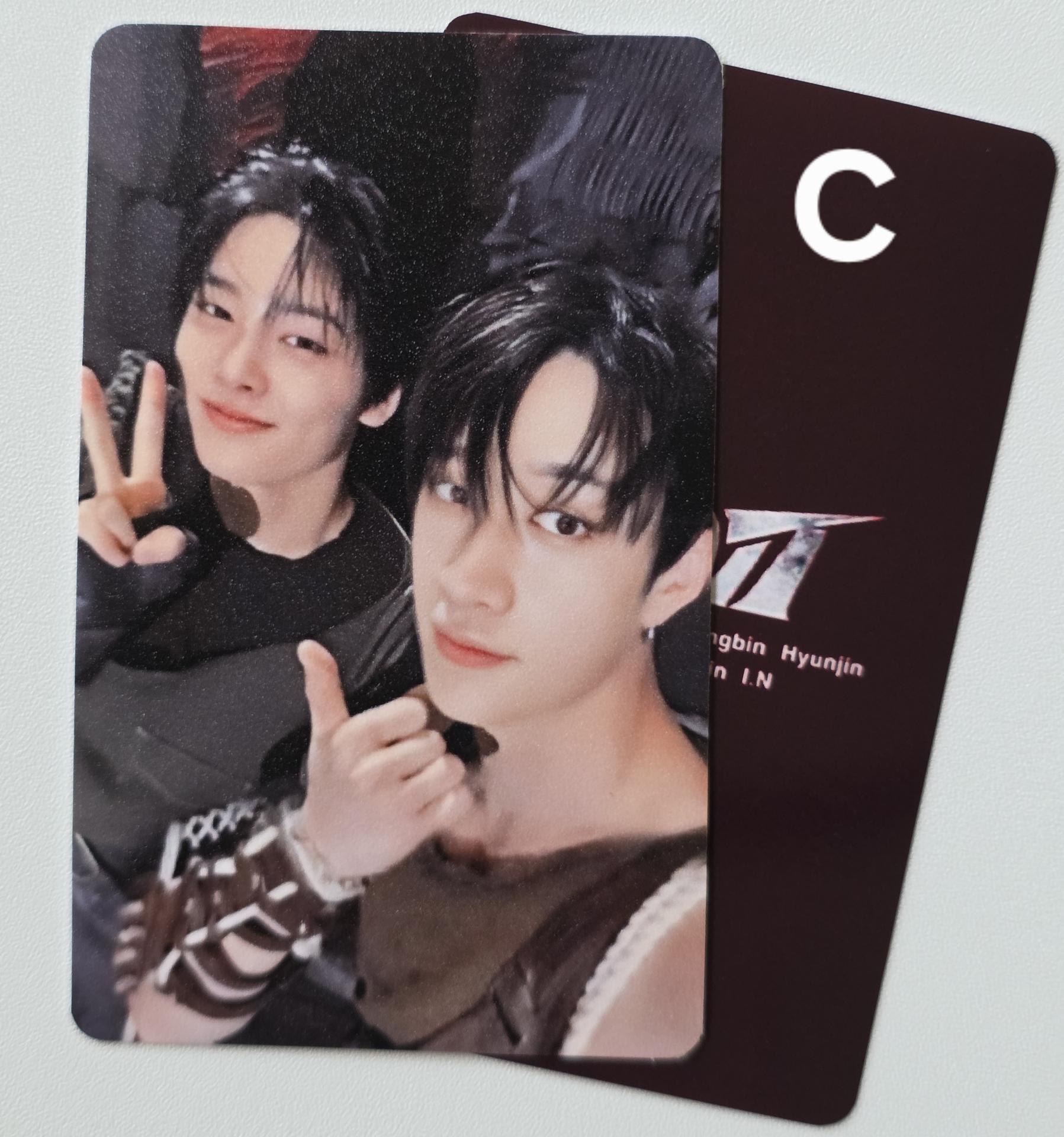 Stray Kids : Giant Japan POB Unit Photocards