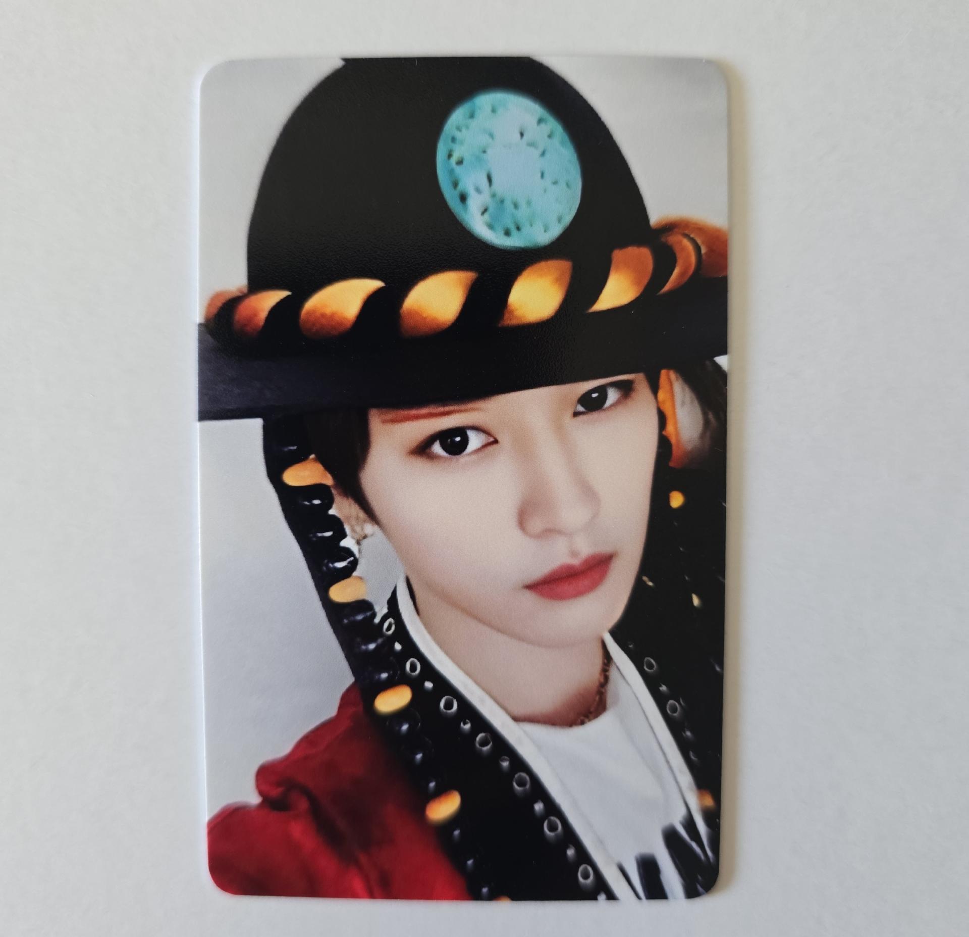 Stray Kids : Lee Know In Life VC POB Photocards 