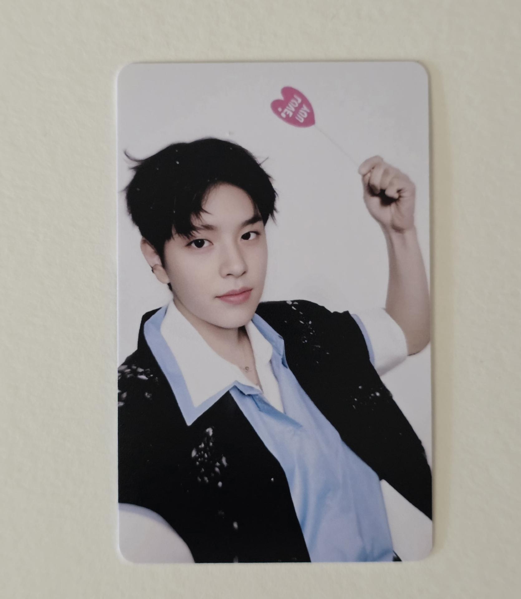 Stray Kids : Hollow Japan Fan club Double Sided Photocards