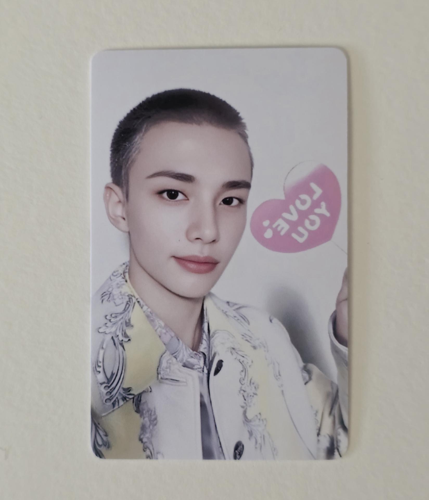 Stray Kids : Hollow Japan Fan club Double Sided Photocards