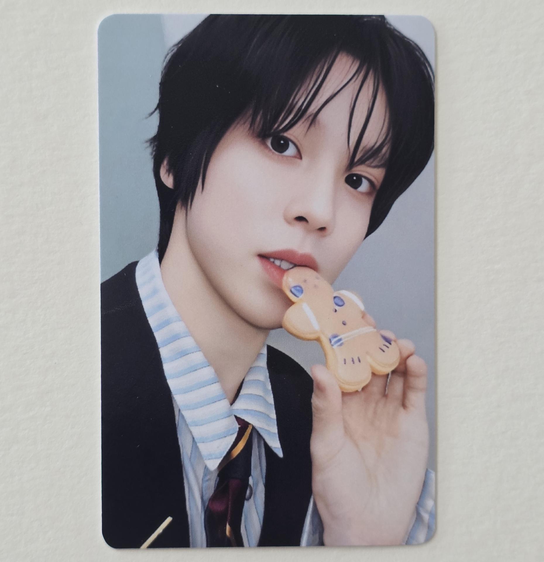 ATEEZ : Seasons Greetings 2026 : Pastry Shop Set A Cookie Photocards