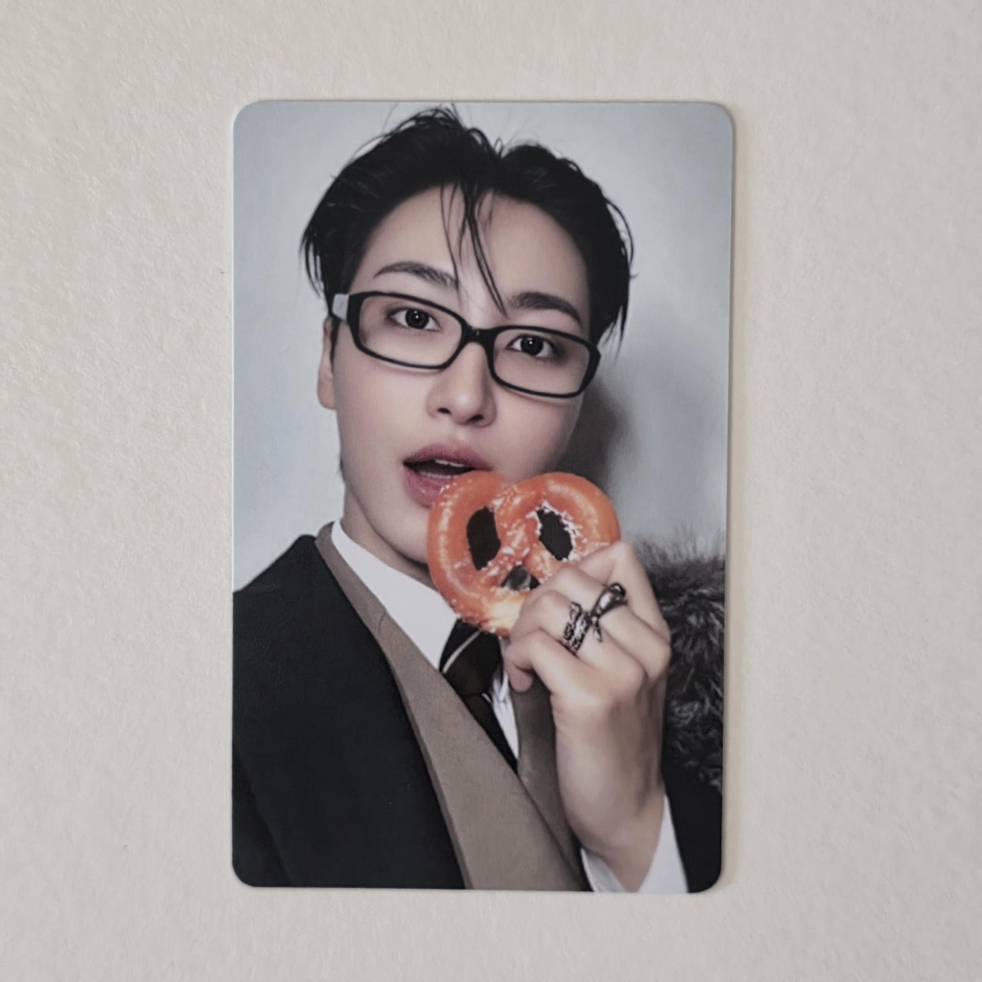 Ateez : Golden Hour 4 Europe exclusive Pretzel Photocards