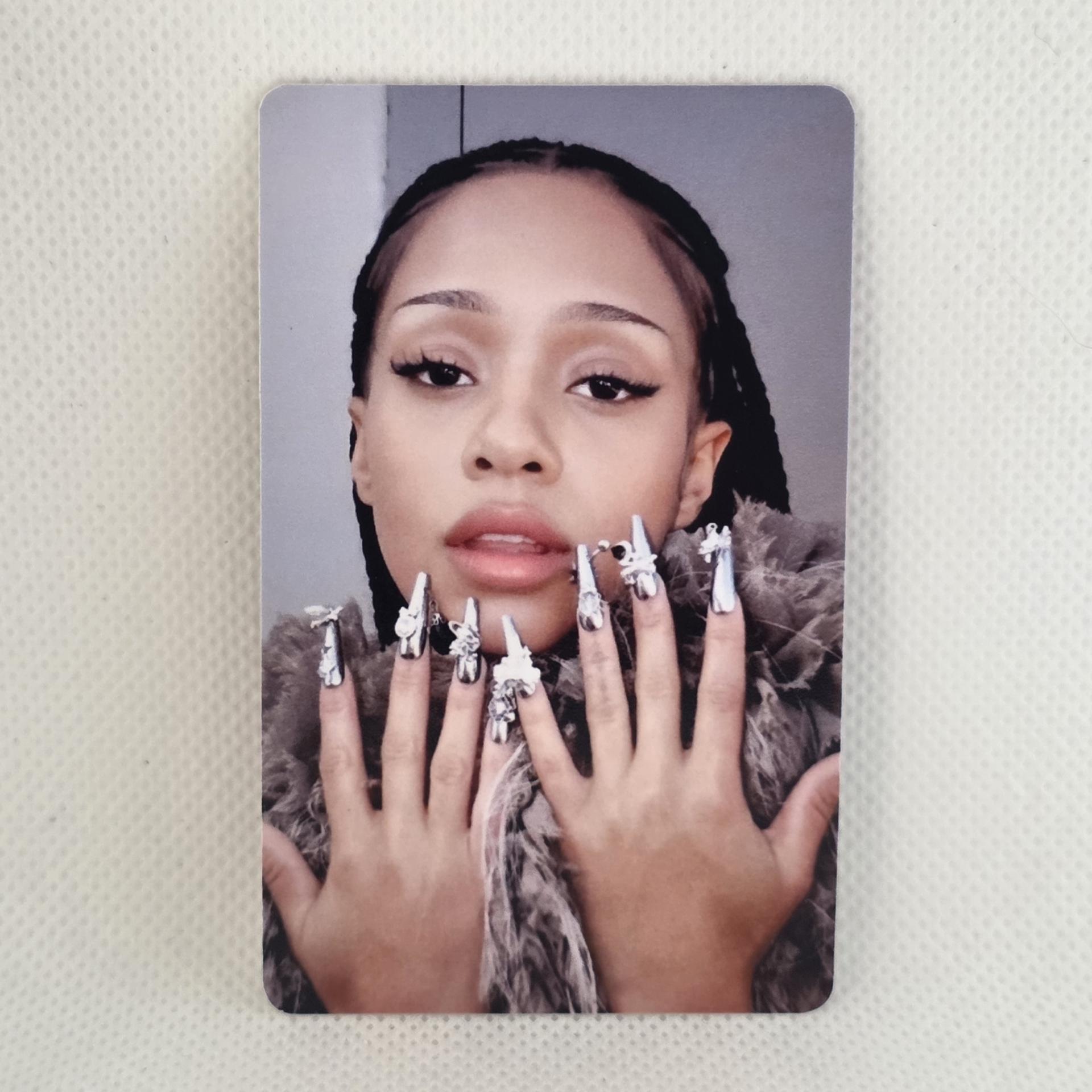 Katseye : Beautiful Chaos - Manon MD Photocards