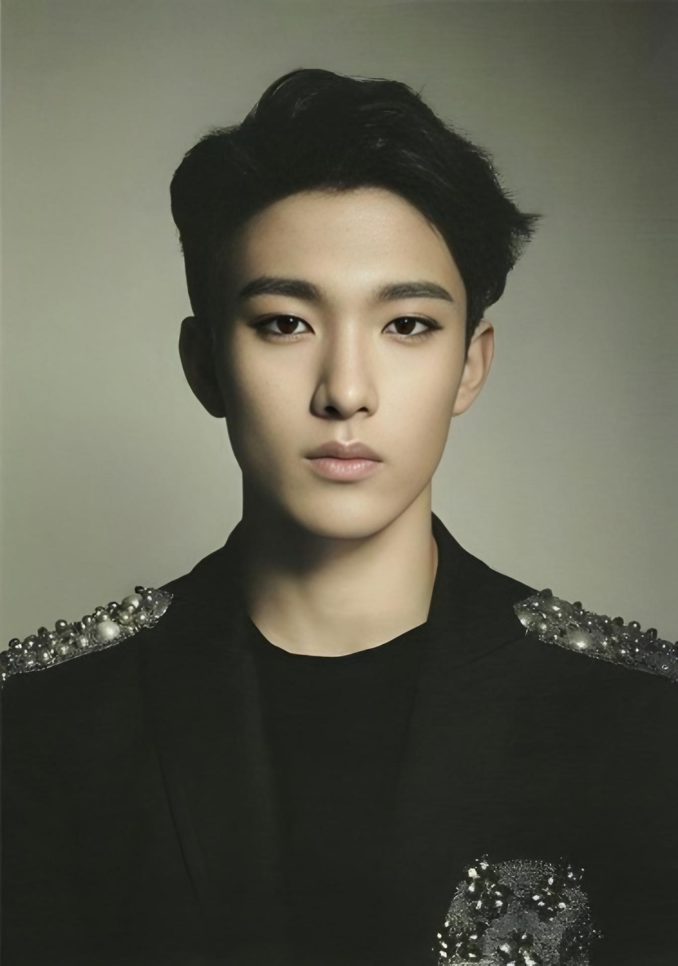 17 : First Mini Album Postcards - Dark Version 