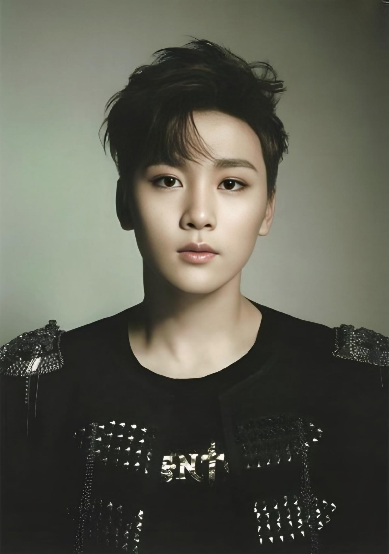17 : First Mini Album Postcards - Dark Version 
